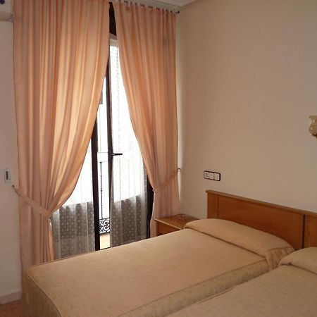 Hostal Fernandez Madrid Eksteriør bilde