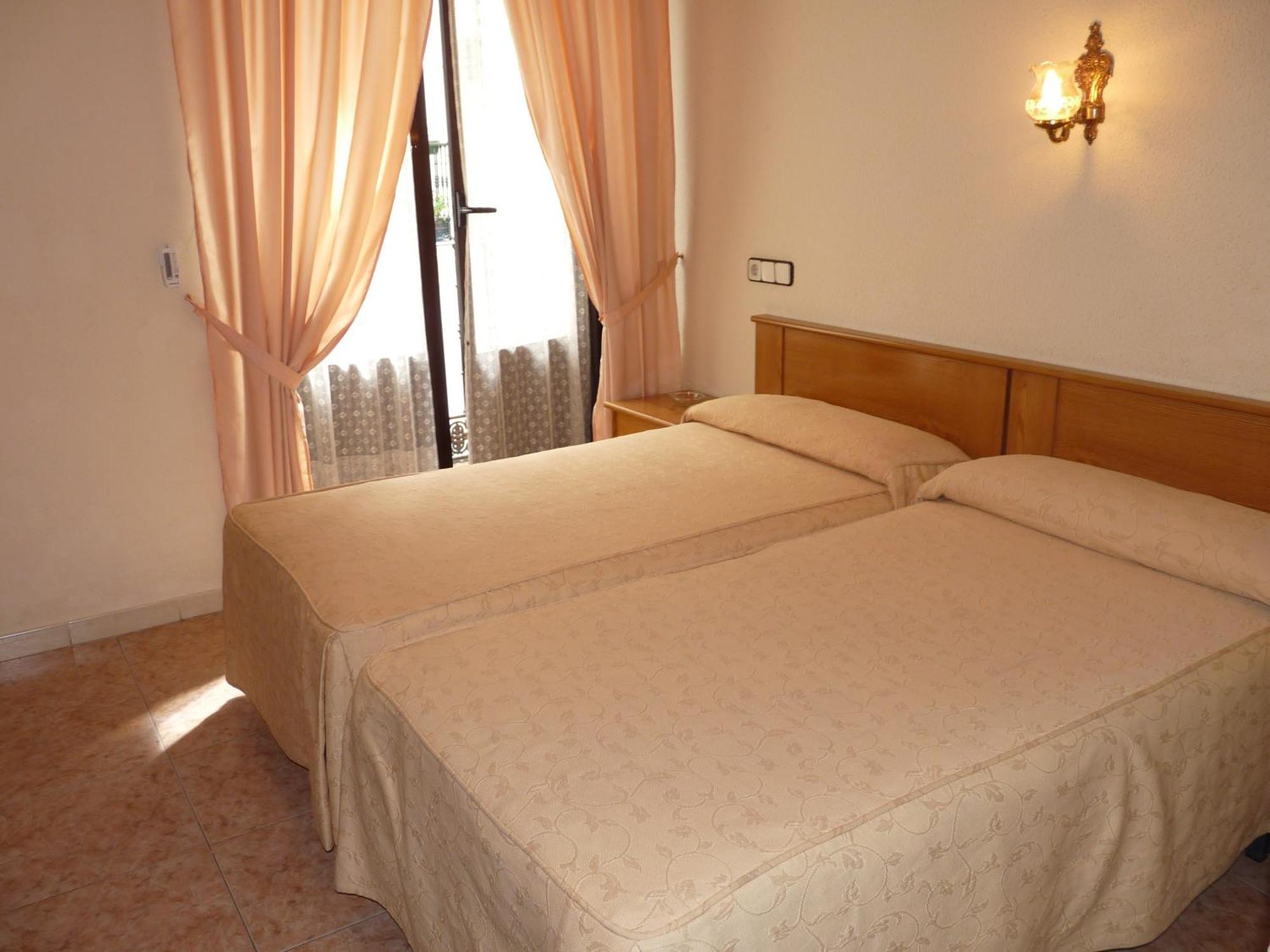 Hostal Fernandez Madrid Eksteriør bilde