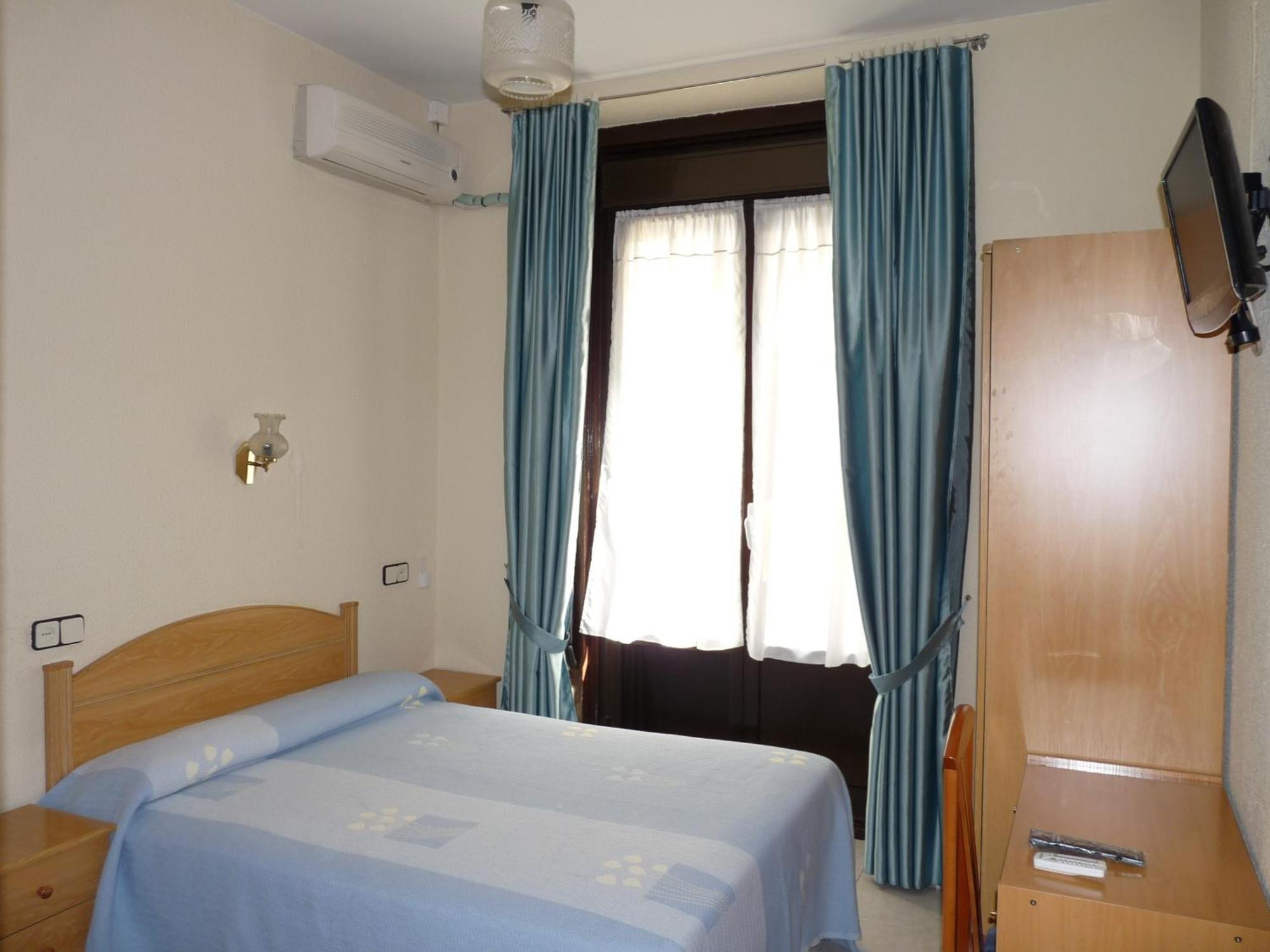 Hostal Fernandez Madrid Eksteriør bilde