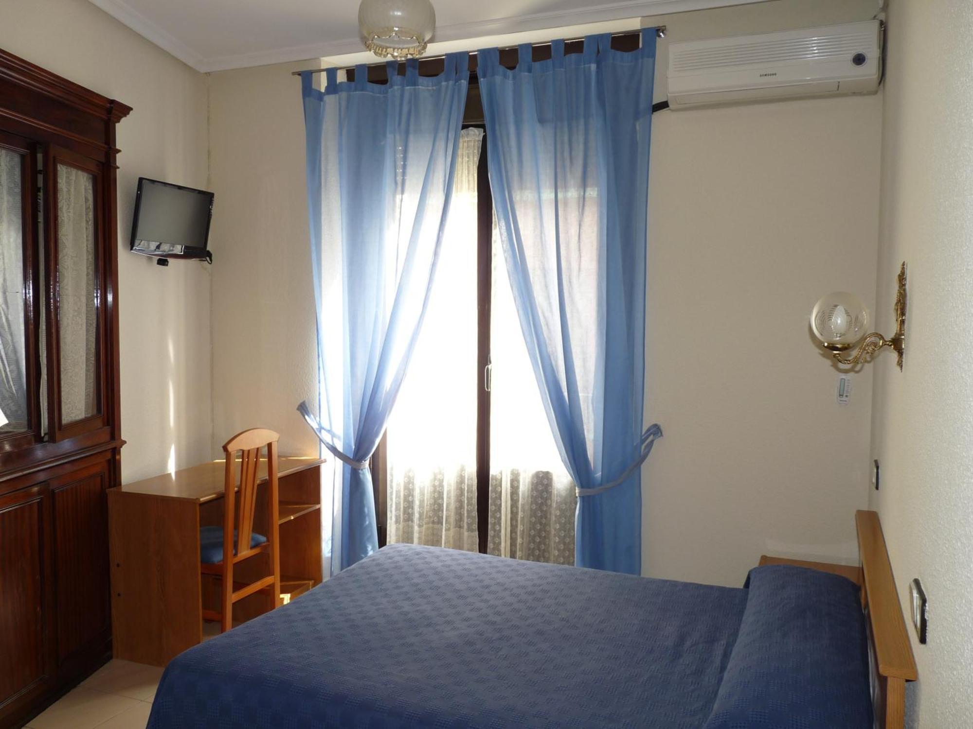 Hostal Fernandez Madrid Eksteriør bilde