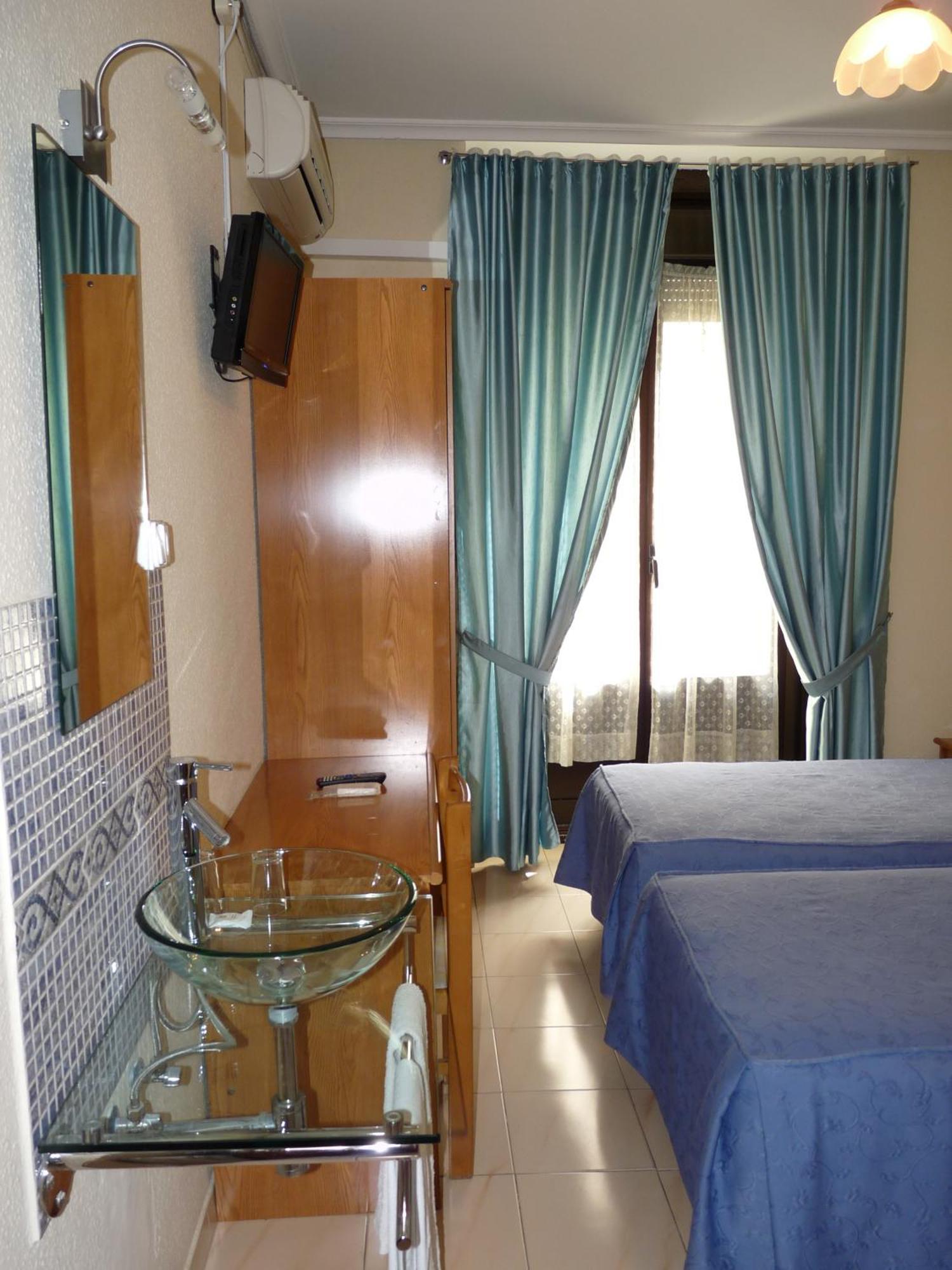 Hostal Fernandez Madrid Eksteriør bilde